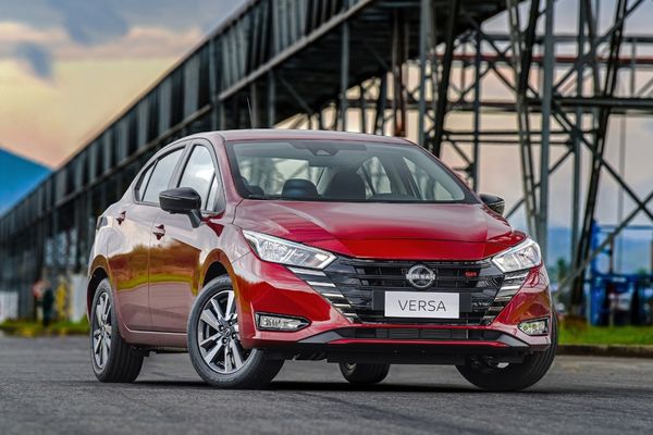 Pantalla multimedia 8 pulgadas NISSAN Versa — Android Auto Apple CarPlay